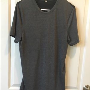 Men’s lululemon short sleeve shirt